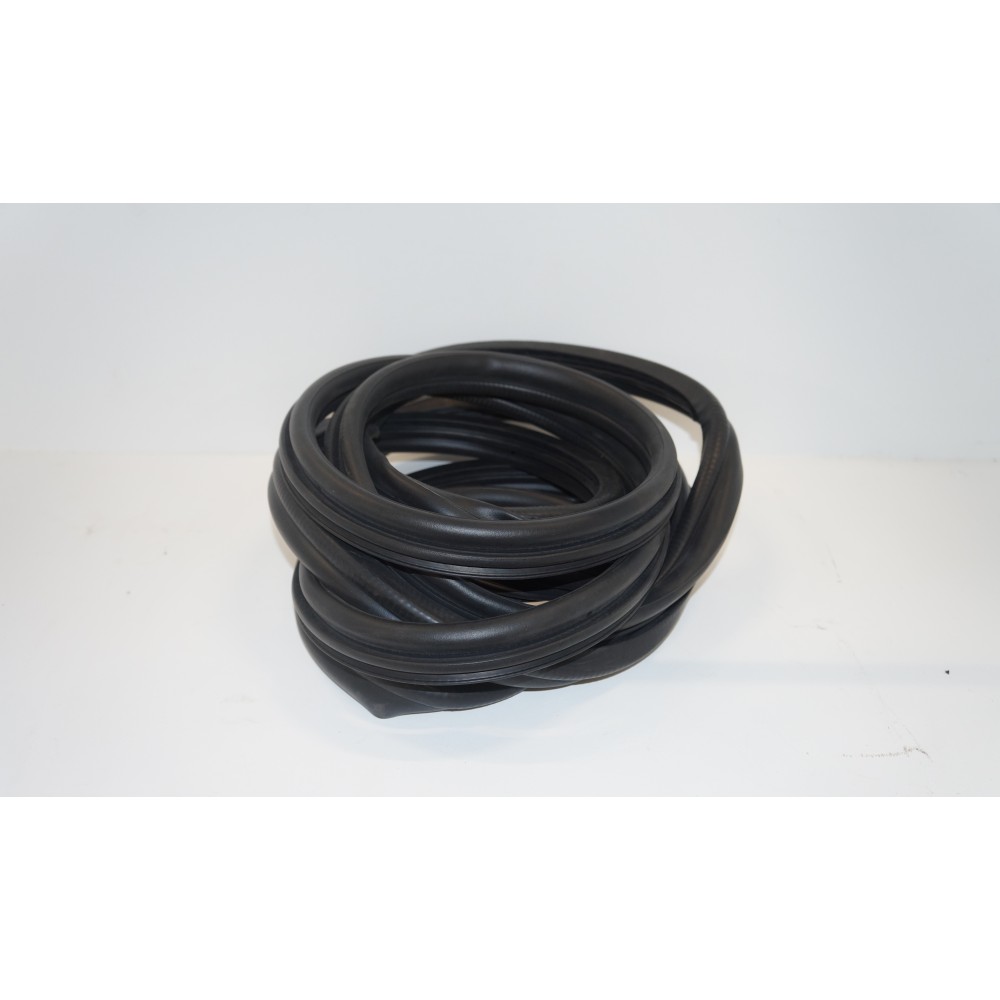 WEATHERSTRIP(L,DOOR) KUBOTA 3Y20570684